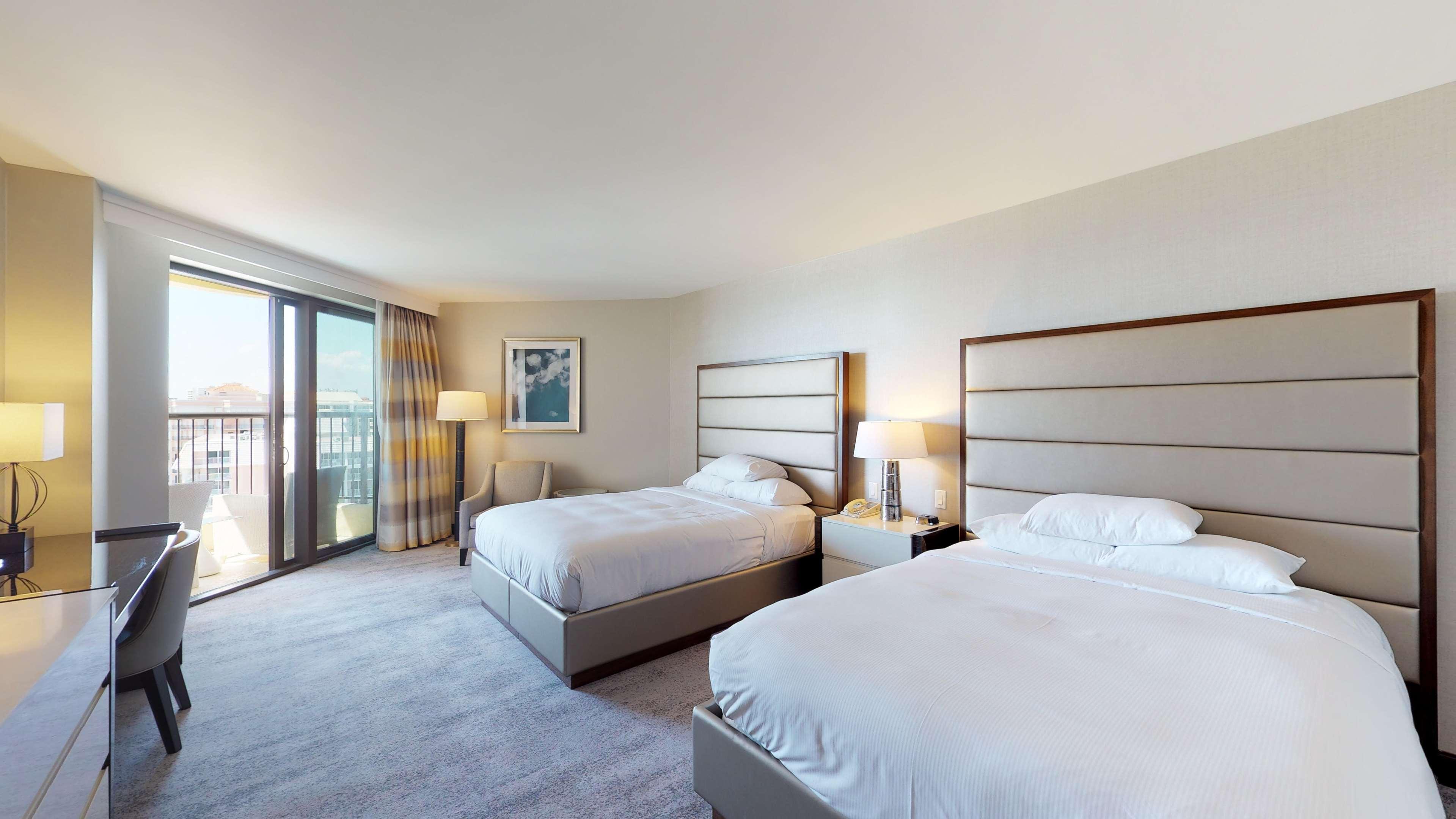 Hilton Marco Island Beach Resort And Spa Exterior foto